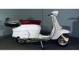 Lambretta Sx200 L 7 Sporting Its Original White With Oxblood Colored Seat This Lambretta Sx 200 Is The Best Original Cond Lambretta Vespa Lambretta Scooter