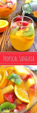This Tropical Sangria Combines Sweet White Wine With All Things Tropical Perfect For Summer It S Like A Mini Vacation Right In Your Own Ba Cuisine Et Boissons Recette Sangria Et