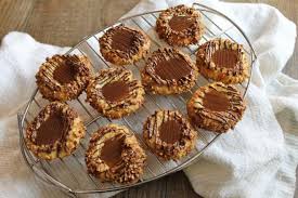 Recette Biscuits Au Caramel Beurre Sale En Video Recette Biscuits Au Caramel Recette Biscuit Recette Biscuit Facile