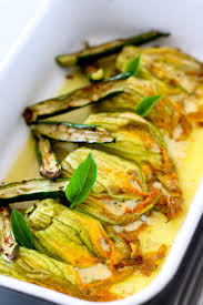 Fleurs De Courgettes Farcies A La Ricotta Les Delices De Marina Fleur De Courgette Farcie Courgettes Farcies Recette Legume