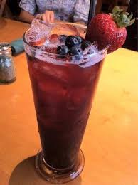 Berry Acqua Fresca From Olive Garden Amanda S Favorite And It Is Good Refreshing Strawberry Sparkling Drinks Sparkling Water Drinks Sparkling Water Recipes