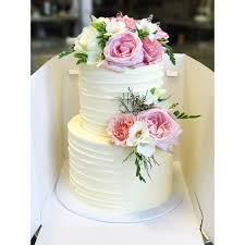 Gateau De Mariage A Deux Niveaux Avec Creme Au Beurre Texturee Et Fleurs Fraiches Lecker Gateau Wedding Cake Fresh Flowers Fresh Flower Cake Wedding Cakes With Flowers