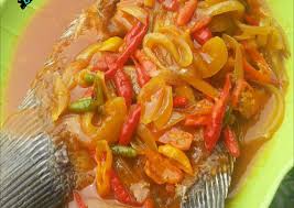 Saus padang sering sekali dipergunakan dalam berbagai olahan makanan termasuk olahan seafood. Resep Ikan Gurame Saos Padang Oleh Aliffia Hakim Cookpad