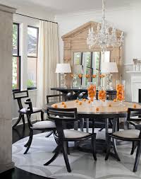 Mesa Circular Negra Y Lampara De Cristal Decor Living Room Inspiration Black And White Decor