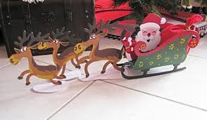 Le Tra Icirc Neau Du P Egrave Re No Euml L Traineau Pere Noel Pere Noel Traineau De Noel