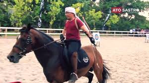 Dalam meraih kesuksesannya sebagai da'i sekaligus pengusaha, perjuangan aa gym dimulai dari nol. Berkuda Olahraga Kesukaan Rasulullah Bersama Aa Gym By Sunarto Ato Sastromiharjo