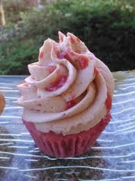 Cupcakes Fraise Glacage Creme Au Beurre Meringue Suisse Cup And Cake Recette Artisanale Cupcakes Fraise Creme Au Beurre
