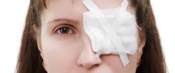 Les corps étrangers provoquent un larmoiement, une rougeur et une douleur au point de ne. Douleur Oculaire Les Causes Inflammatoires Fiches Sante Et Conseils Medicaux