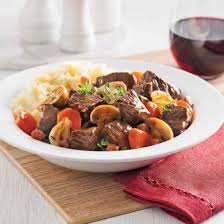 Bœuf Bourguignon A La Mijoteuse Les Recettes De Caty Recipe Beef Bourguignon Food Beef Recipes