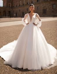 Per un matrimonio da favola, ecco i vestiti delle collezioni sposa 2019 più fashion sulla piazza. 2020 Abiti Da Sposa Tutti I Modelli Delle Collezzioni In Atelier