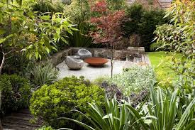A Contemporary Australian Garden Designed By Peter Fudge This Design Is A Lot Less Formal Than Mos Australian Garden Design Australian Garden Outdoor Gardens