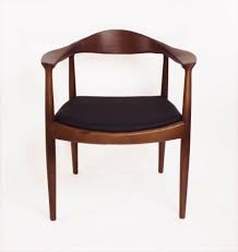 Hans Wegner Style Round Chair In Walnut Finish Round Chair Dining Chairs Dining Arm Chair