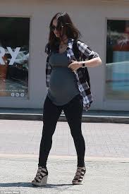 Megan Fox Malibu May 27 2016 Megan Fox Style Stylish Maternity Outfits Pregnacy Fashion