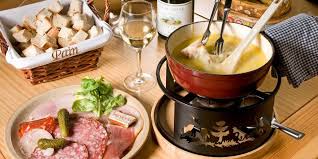 Fondue Savoyarde Decouvrez Les Secrets Pour Reussir Votre Recette A La Perfection Pour Vos Soirees D Hiver Entre Amis Ou En Famille