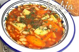 Soupe De Lentilles Vertes Algerienne En Sauce Rouge Recette En 2020 Loubia Recettes De Cuisine Recette Blanquette