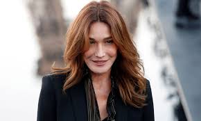 Carla bruni is a singer and former model who is married to former president of france, nicolas sarkozy. Ex Primeira Dama Francesa Supermodelo Carla Bruni Vira Protagonista Em Semanas De Moda Jornal O Globo