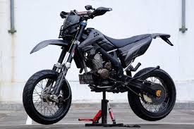 Sangat menarik ketika kumpulan gambar modifikasi klx 150 supermoto motor kawasaki buat adventure racing trail terbaru ini bisa menjadi salah satu inspirasi bagi kalian semua yang sedang mencari koleksi foto modifikasi motor trail yang keren dengan performa handal dan garang seperti. Foto Modifikasi Motor Klx 150 Trail S 282 29 Jpg 650 434 Motocross Gambar Motor