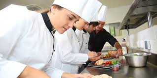 Offre D Emploi Commis Plongeur H F Yelloh Saint Emilion Gironde