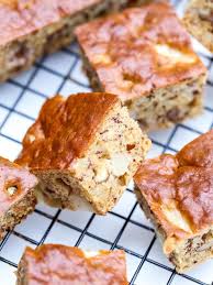 The Smell Of Banana Apple Bread Reminds Me Of The Fall Season Baking Having Brunch Together With Friends A Apple Bread Apple Bread Recipe Banana Bread Recipes