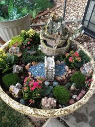 Miniature Garden Designs In Flowerpots And Fairy Gardens In Small Containers Are New Trends In Sma Fairy Garden Fairy Garden Containers Miniature Fairy Gardens