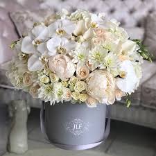 A Designers Choice In All Whites Jadorelesfleurs Jlf Beautiful Rose Flowers Fresh Flower Delivery Flower Delivery