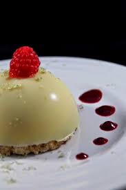 Experiences Gourmandes Domes Chocolat Blanc Mousse Framboise Coeur Coulant Dome Chocolat Mousse Framboise Chocolat