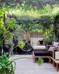 8 Ideas For The Ultimate Urban Oasis Small Backyard Landscaping Backyard Urban Garden