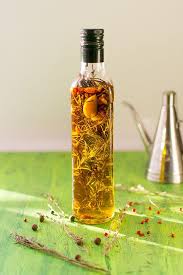 Recette D Huile Piquante Maison Pour Pizzas Recettes Faciles Recette Pas Cher Recettes Rapides Par Stella Cuisine Recette Recette Huile D Olive Aromatisee Huile Aromatisee