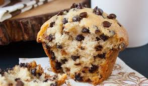 Ces Petits Muffins Aux Brisures De Chocolat Sont Comme Dans Les Cafes Recipe Chocolate Chip Muffins Chocolate Chip Muffin Recipe Muffin Recipes Blueberry