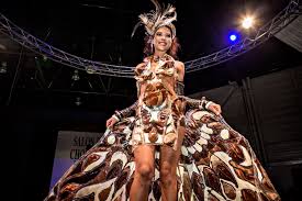 Defile De Robes Sur Le Salon Du Chocolat De Marseille 2013 Une Robe De La Chocolaterie De Puyricard Food Styling Fashion High Low Dress