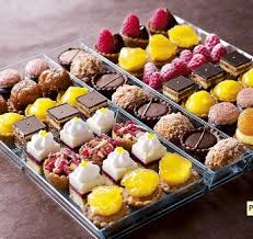 Dalloyau Luxembourg Paris Right Across From Jardin De Luxembourg They Have Beautiful Chocolates And Pastrie Patisserie Patisserie Gateau Gateau Avec Photo