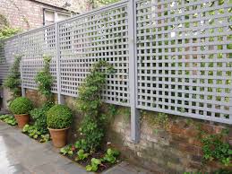 Build A Chic And Easy Diy Garden Trellis The Garden Glove Outdoor Trellis Diy Garden Trellis Metal Garden Trellis