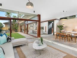 Pin By Myria Hlia On Spitia Architecture House Townhouse Designs Modern House Design