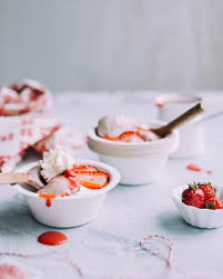 Salade De Fraises A La Fleur D Oranger Creme Legere Recette En 2020 Recette Recette Cyril Lignac Salade De Fraises