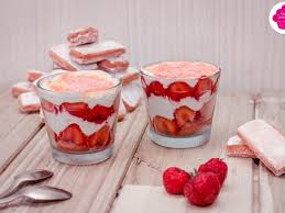 Verrines De Tiramisu Aux Fraises Et Biscuits Roses De Reims Recettes Recette Tiramisu Fraise Biscuit Rose De Reims Verrine Tiramisu