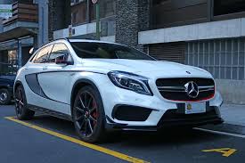 Mercedes Benz Gla45 Amg Edition 1 Version Blanche En 2020 Mercedes Benz Voiture Mercedes