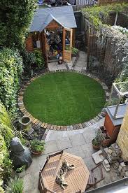 Omg A Circular Lawn With A Brick Border Outstanding Small Garden Ideas Http Lawngardeningid Backyard Garden Design Backyard Small Backyard Landscaping