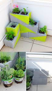 2 ¿que es una jardinera? Pequena Jardinera Con Bloques De Hormigon Diy Garden Backyard Garden Design Backyard Garden Layout