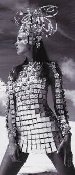 Paco Rabanne Came Out With This Design During The 60 S Making The Dress With Sequins And Color Stones To Mak Futuristic Fashion Sixties Fashion Vintage Fashion