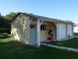 Garage Double Et Atelier En Poteaux Et Plaques Beton Arme Industrialise Enduit Traditionnel Environ 49m Interieurs Abri De Jardin Garage Jardin En Beton