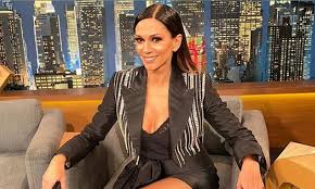 Τη μεγάλη αλλαγή της έλλης κοκκίνου σχολίασε, το πρωί της τετάρτης, η παρέα της φαίης σκορδά, στην εκπομπή το πρωινό. Arxise Na Oyrliazei H Ellh Kokkinoy E Eisai Poly Mal Ti Synebh Newsbomb