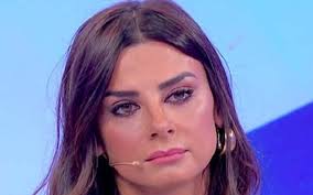 Archiviata l'esperienza di temptation island vip, serena enardu e pago si sono incontrati per un confronto a uomini e donne. Serena Enardu Al Centro Di Una Polemica I Fan La Criticano