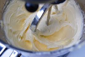 Epingle Par Leila Lallou Sur Cuisine Creme Au Beurre Facile Creme Au Beurre Creme Pour Gateau