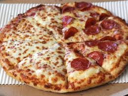 We Tried Pizza Hut S Updated Pan Pizza To See If It S Any Good Pan Pizza Just Pizza Food