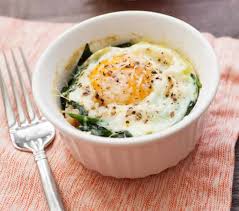 Ramequins Aux Oeufs Bacon Et Epinards Pour Accompagner Vos Plats Oeuf Bacon Recettes De Cuisine Recettes De Cuisine Faciles