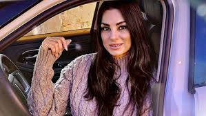 Serena enardu e la sorella gemella elga sono molto legate, unite. 06tvybnkx5pbem