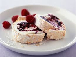Decouvrez La Recette Buche De Noel Aux Fruits Et Mascarpone Sur Cuisineactuelle Fr Buche De Noel Aux Fruits Dessert Noel Facile Recette Buche De Noel