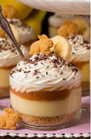 Verrines De Creme A La Bananes Et Caramel Beurre Sale Recettes Faciles Recette Creme Caramel Recette Verrine Recette Patisserie Facile