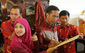 Perjuangan Selly Geovani Pemilik Batik Trusmi Mall Sejarah Cirebon