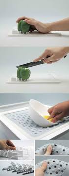 Oneware Is A Set Of Kitchen Apparatuses For One Handed People Who Still Want To Or Need To Cook Read Full Disenos De Unas Diseno Humano Productos Innovadores